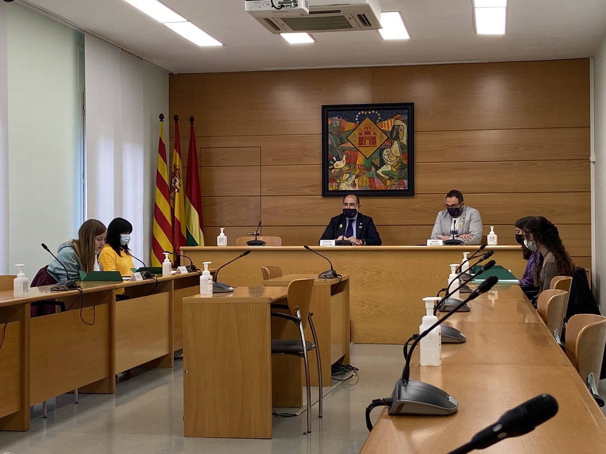 insbitacola's tweet photo. #25N LECTURA DEL MANIFEST

Avui la Irene, com a representant del @insbitacola , conjuntament amb 3 companyes més dels 4 instituts de #BarberàDelVallès ha participat a l’acte de lectura del manifest en contra la violència vers les dones del #25N 

#noviolènciacontralesdones #25N https://t.co/GgZ12c6itv
