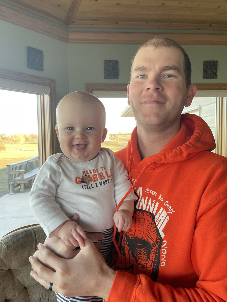 PhebeKemmer's tweet photo. #TDayCBS Happy Thanksgiving from a pumpkin and a Turkey https://t.co/OeZdvYt7qe