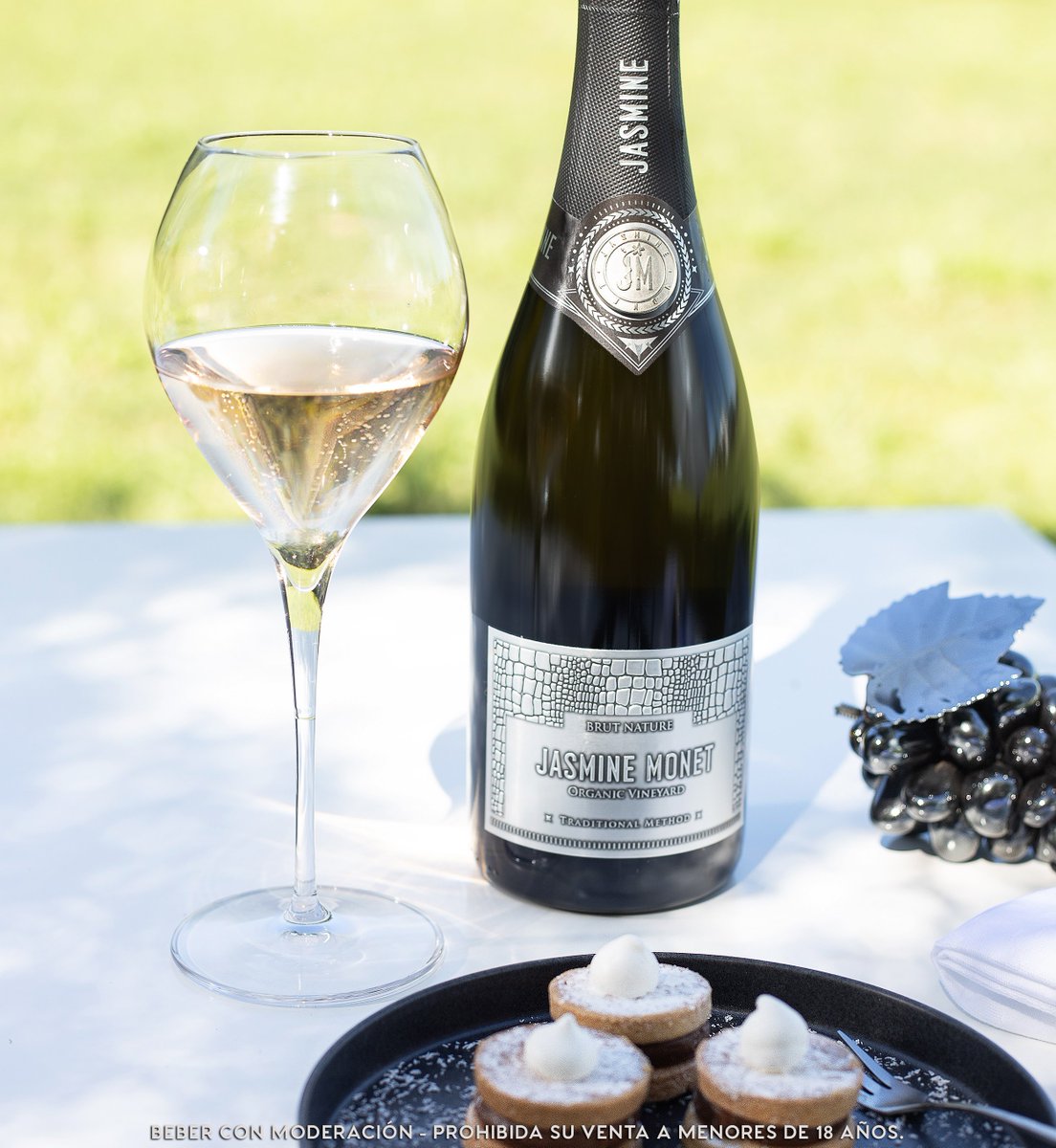 jasminemonetok's tweet image. Our most exclusive sparkling wine... 30 months over lees.
Have you tried it yet?

✧ JASMINE MONET SILVER ✧ Brut Nature
#TraditionalMethod 🍾

#STAYNATURAL 🌱
🍃 #organicwine #glutenfree #vegan 🍃

#espumante #vinoargentino #wine #bio #vino #sparklingwine #valledeuco #ucovalley