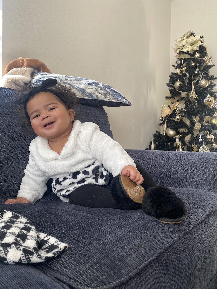 VICNATIONN's tweet photo. ITS MY BABY FIRST THANKSGIVING! LOOK HOW BEAUTIFUL SHE IS https://t.co/FNC2S23ZFx