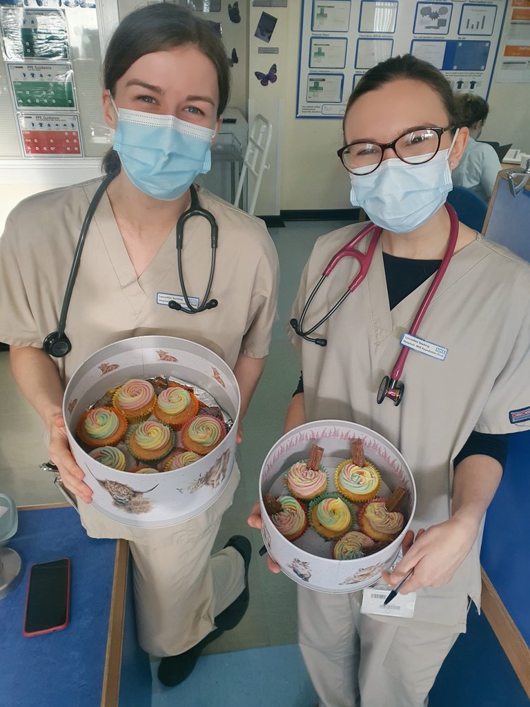 Blessed birthday Dr Rachel Jones! 🎉 and many thanks for those lovely cupcakes baked by our every so talented Dr Kelly Macmillan! Am ever so thankful for these 2 junior doctors who have been so kind and passionate about elderly medicine too❣ #juniordoctors #teamAFU @UnitRph 🏨