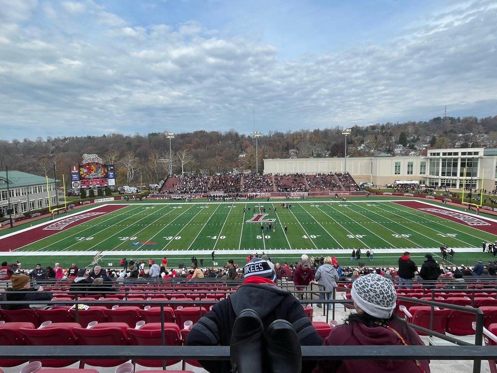 PburgNJCouncil's tweet photo. Always thankful to be a #Stateliner! Letโs go Liners ๐พ๐ฆ. #thanksgivingday2021 #phillipsburgnj https://t.co/NIn1ed4Uew