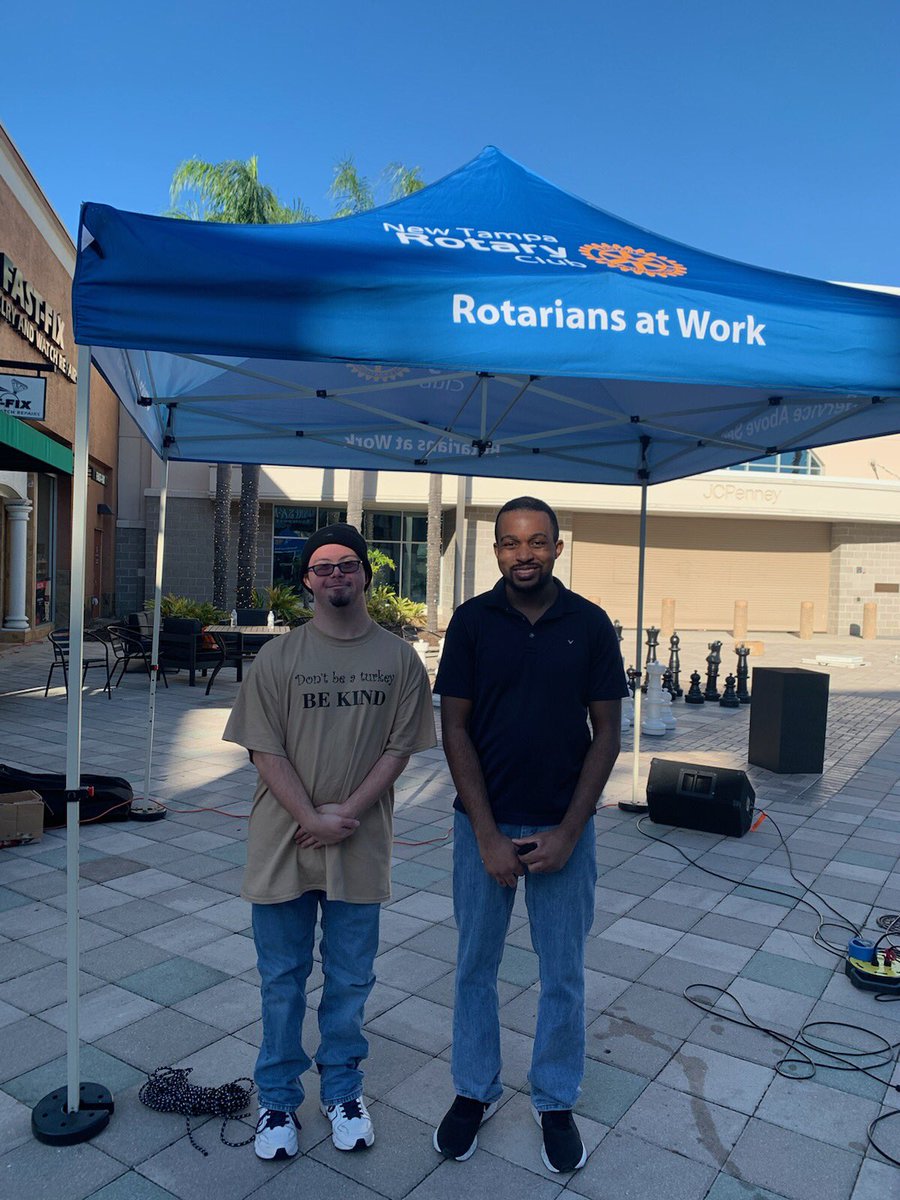 LMUCSON's tweet photo. Happy Thanksgiving!! 🦃🍁 Ray, pictured at right, volunteered for the Turkey Trot in Tampa, where he’s a student! This event is sponsored by the Rotary Club, of which we are a member. LMU students can be spotted all over, fulfilling community service hours!  #TampaNursing https://t.co/blTNBoohwO