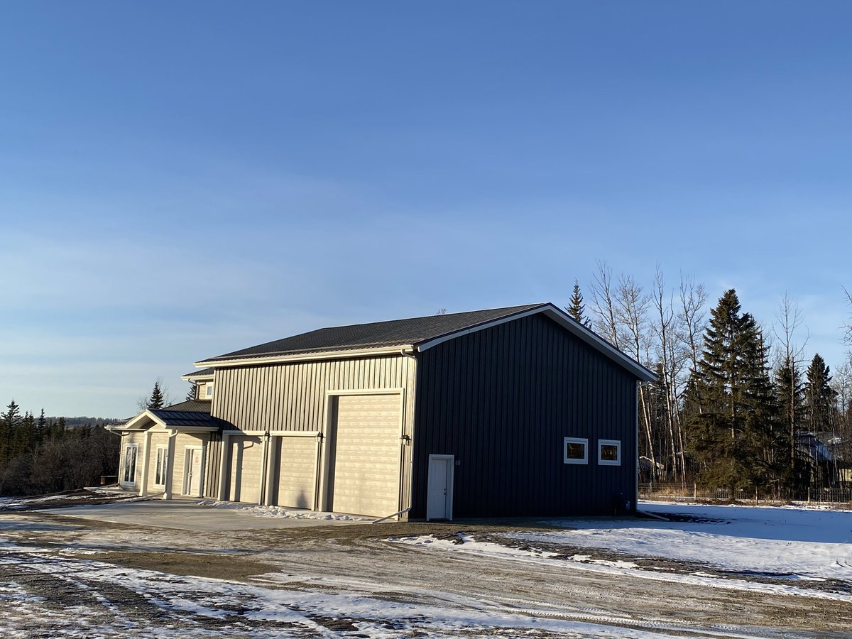 LarkaunHomes's tweet photo. Our team is putting the finishing touches on another amazing lake project. Thank you to our clients. We love this Shouse project. #larkaunatthelake https://t.co/ssqbi74LQT