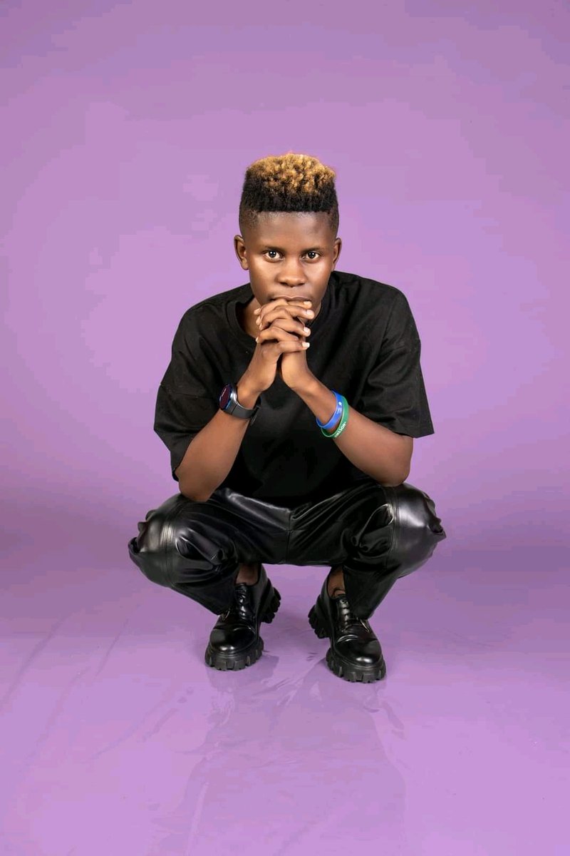 SdalaB10's tweet photo. Sdala B Production King Of Kings 🤴 https://t.co/MbhCCJl34C