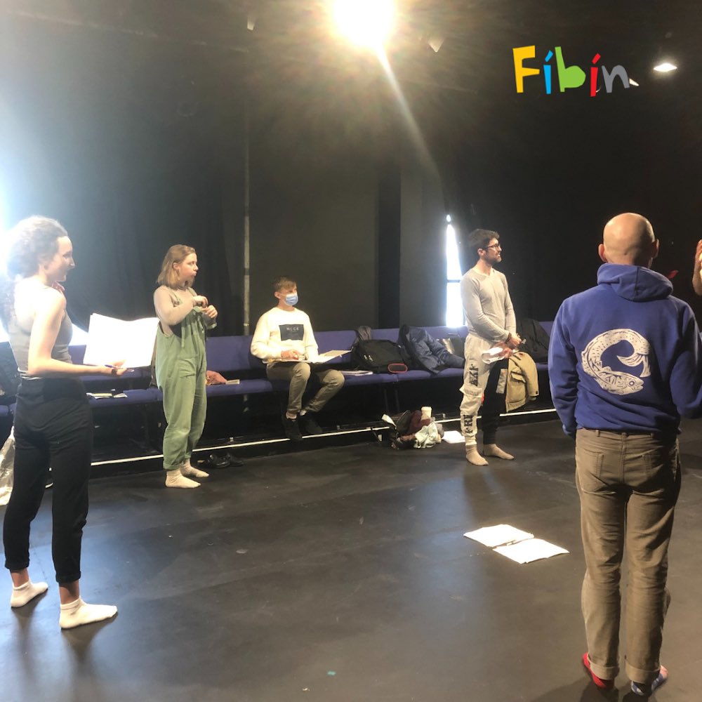 FibinTeo's tweet photo. Cupla pic ón gcleachtadh a raibh ag na haisteoirí sa Town Hall ar an Máirt! 🤩

#Fíbín #AnTaibhdhearc #Geamaireacht https://t.co/XoqGZFVO6i