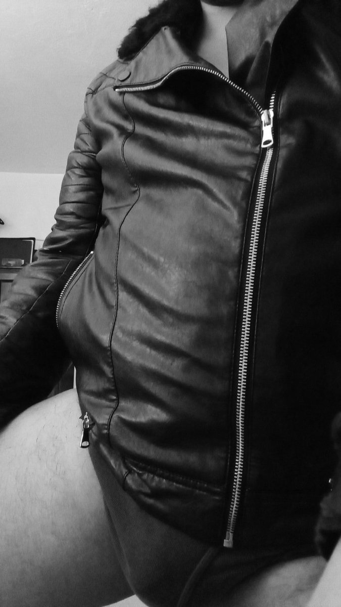 DiosDelTrueno93's tweet photo. 🔥⚡⚡🔥
#chubbyman #nudes #onlyfans #horny #underwear #manwithtattoos https://t.co/u84UMRPSdS