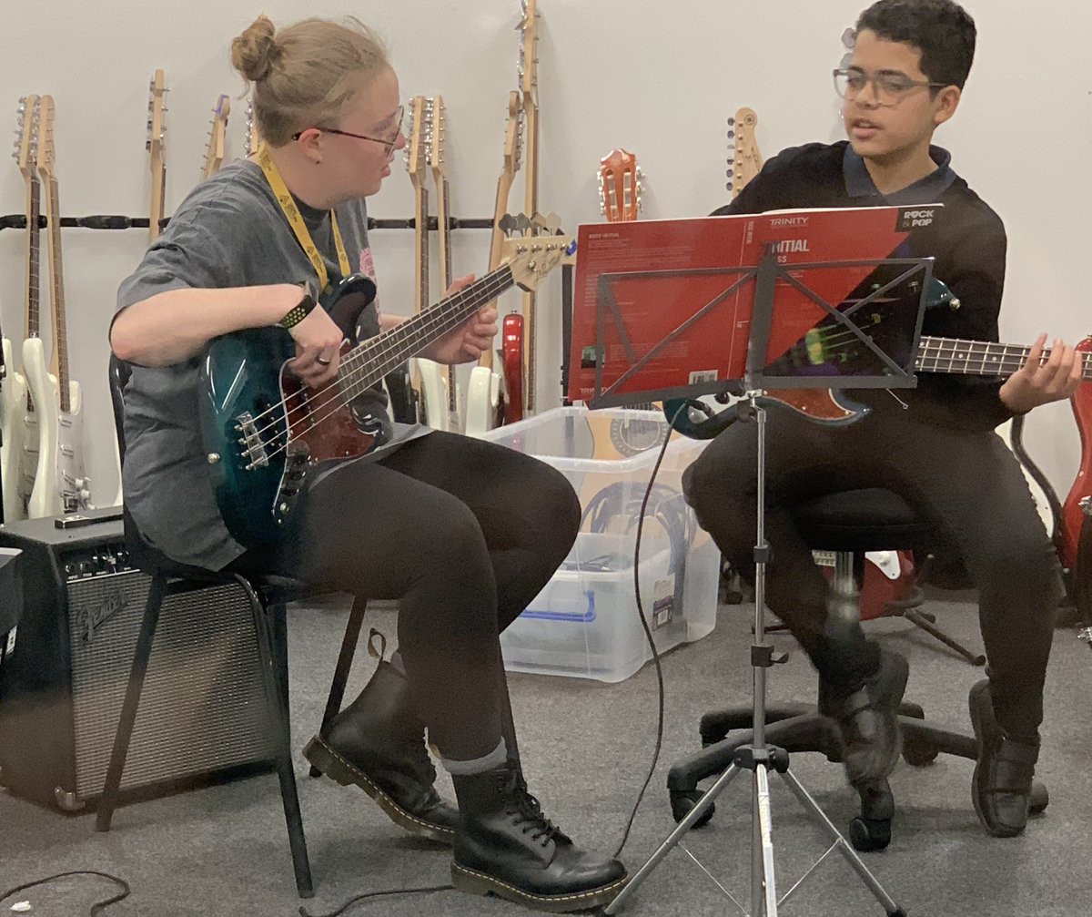 I love how our music alumni come back to teach our new musicians! #mastery #purpose #trust <a href="/DixonsTA/">Dixons Trinity Academy</a> <a href="/DixonsSixth/">Dixons Sixth Form Academy</a> 👏👏