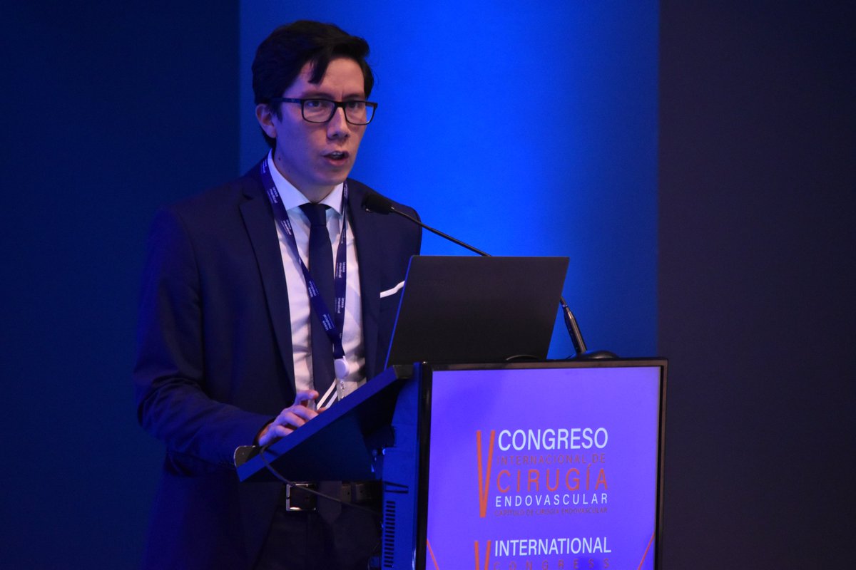 This afternoon session starts with some presentations: Dr. Viteri Estévez exposes his work "Radiation dose analysis in endovascular treatment of Complex Aorta in a hospital", from Hospital Dr Peset.