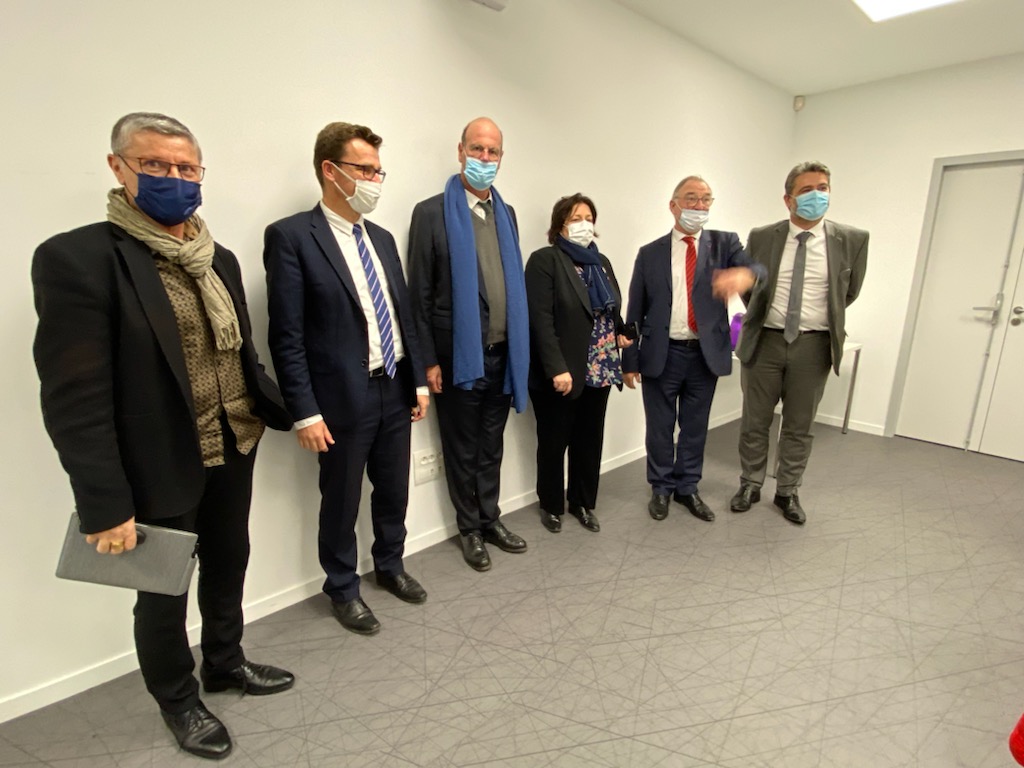 BdT_GrandEst's tweet photo. .@Eric_R_Lombard @BdT_GrandEst ont rencontré @jeromedumont président @deptmeuse @jdidry55 à l'agence @MeuseAttractive #meusetgv. Échanges autour des nbreux projets du @deptmeuse :#Sante #telemedecine #vieillissement #Industrie @BdT_GrandEst @BanqueDesTerr https://t.co/gEQ1Z4qERD