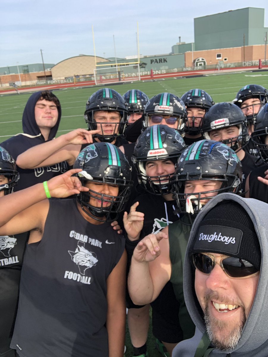 BarksdaleBeau's tweet photo. Thanksgiving Day practice! The tradition continues!!!! Thankful for this group of young men that come in everyday and work hard! Sorry that my selfie couldn’t fit all of the Doughboys and Coach G in the pic.  @CoachQCPProud @CoachPedraza60 @_connormason_ @ColeValiente #cpproud https://t.co/ADw8JQsrQS