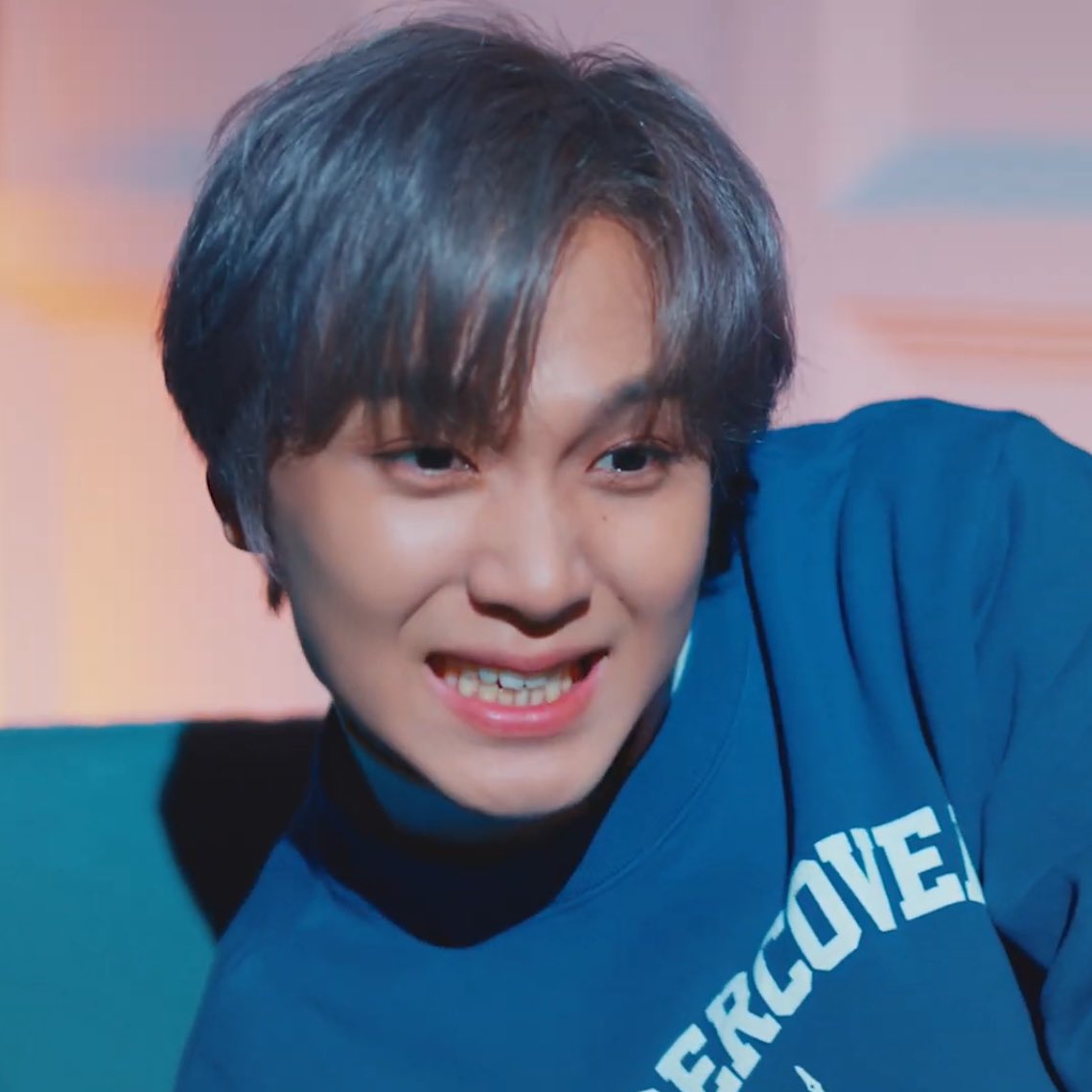 LHCLOOKS's tweet photo. 🥺 https://t.co/KtLTN4Kh77