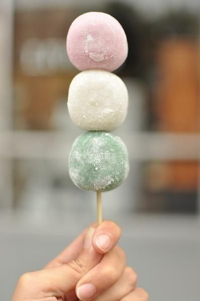 artyotnik's tweet image. Если вы желаете удержать человека от какого-нибудь поступка, заставьте его разговориться на эту тему: чем больше люди говорят, тем меньше у них склонности делать.