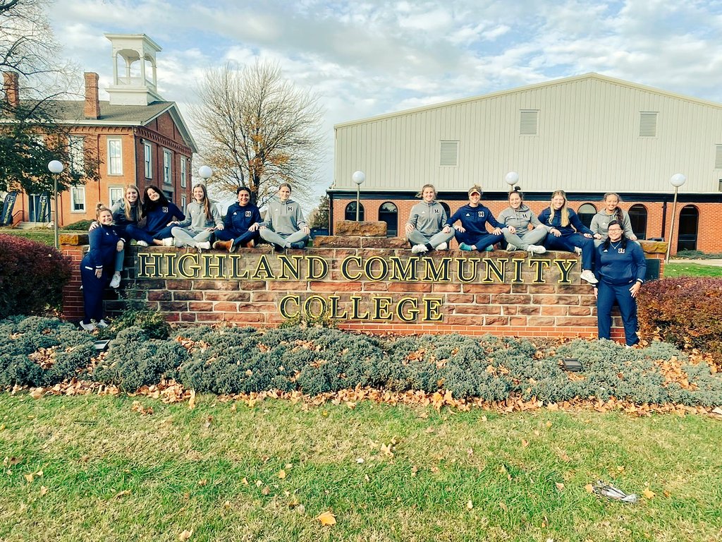 CoachGJCary's tweet photo. Happy Thanksgiving to all from Highland Softball and myself!

I'm incredibly thankful for what we have / what is to come in this program!

Have a great day, eat a ton and enjoy the moment. 🐶🥎🦃👏🏻 https://t.co/CS6AImCT1V