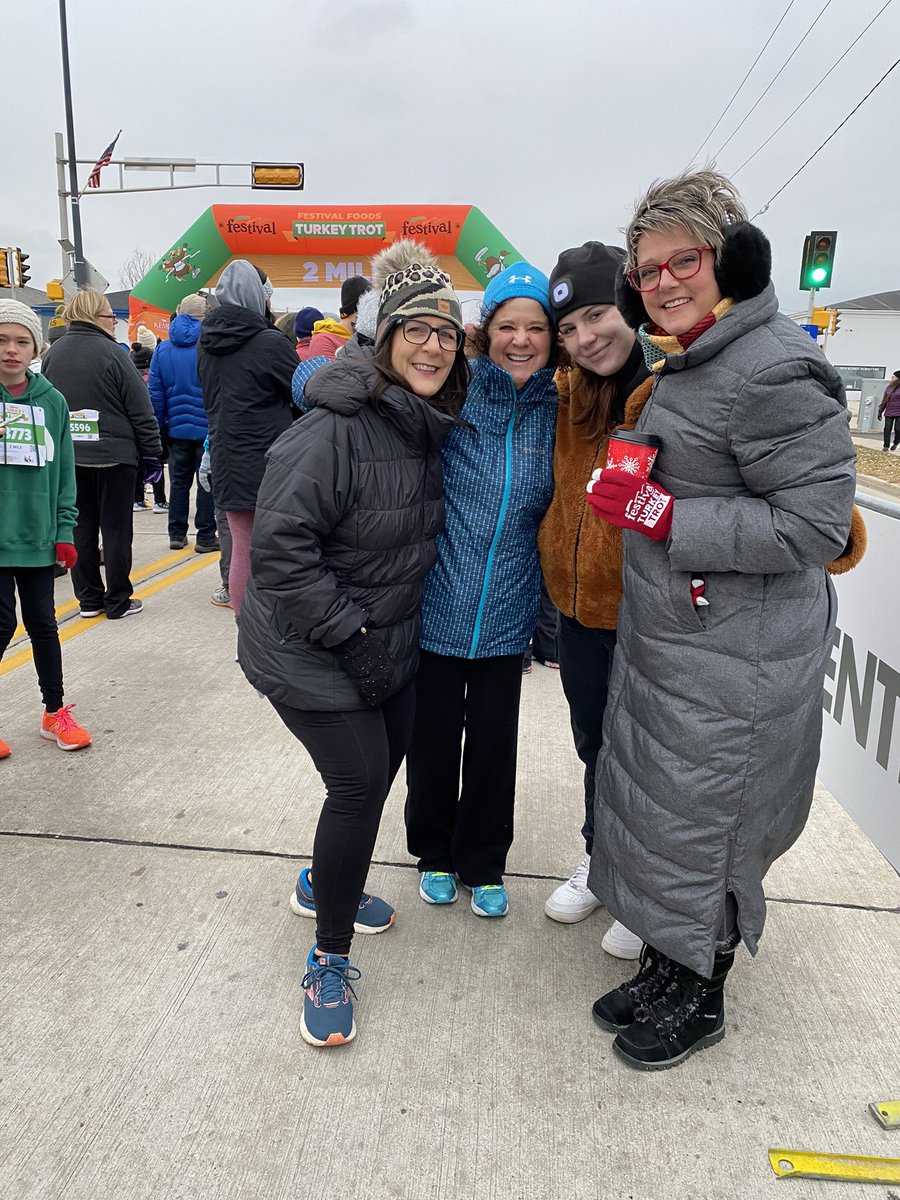 So very happy to be back at this festive, holiday community event in person again this year! Proud to support the 14th annual #festivalfoodsturkeytrot #ymca #boysandgirlsclub @CONNECTbyAmFam