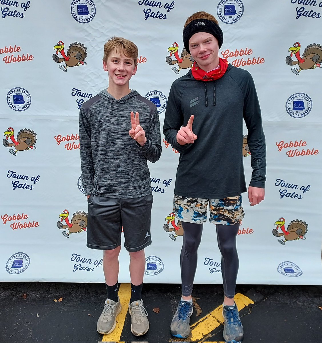 CCCSDxc's tweet photo. CCXC was well represented at the Gates-Chili Gobble Wobble 5K today. 🦃 Congrats to Cody who placed 1st overall, edging out teammate Emmett for his 1st race win! 👍🥇🥈 Hannah was the top female finisher in 23:08. 🔥 Happy Thanksgiving. Time for family, food &amp; 🏈. @CCCSDtweets https://t.co/3PEVihr2zR