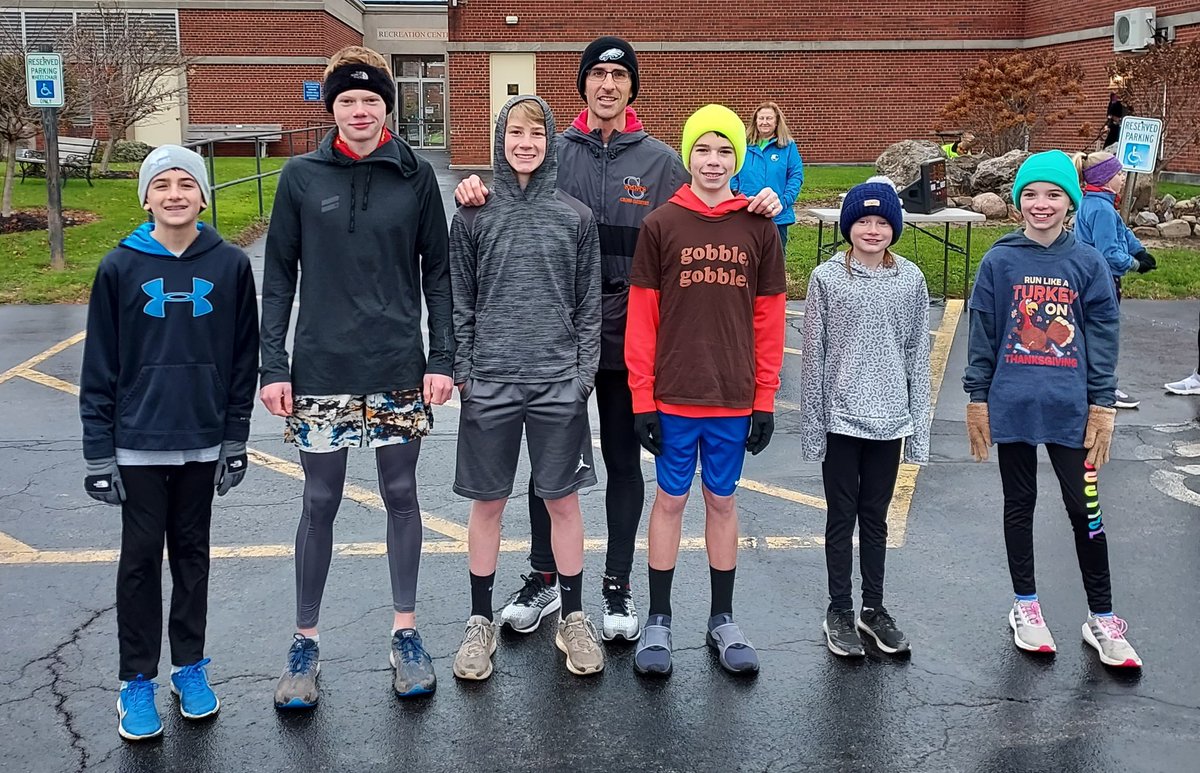 CCCSDxc's tweet photo. CCXC was well represented at the Gates-Chili Gobble Wobble 5K today. 🦃 Congrats to Cody who placed 1st overall, edging out teammate Emmett for his 1st race win! 👍🥇🥈 Hannah was the top female finisher in 23:08. 🔥 Happy Thanksgiving. Time for family, food &amp; 🏈. @CCCSDtweets https://t.co/3PEVihr2zR