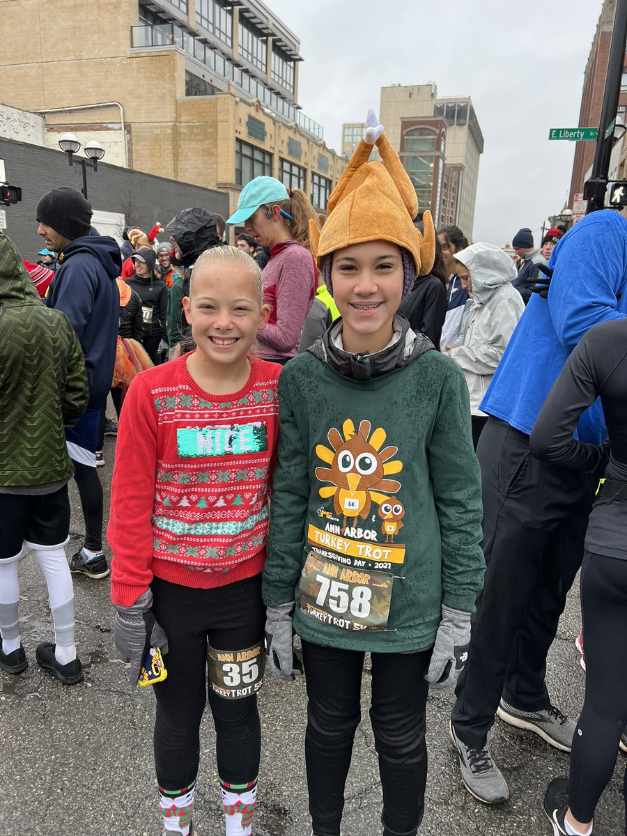 tgilesband's tweet photo. @SalineMsXC representing at the #AnnArbor #TurkeyTrot this morning! https://t.co/tm3tsFjl7V