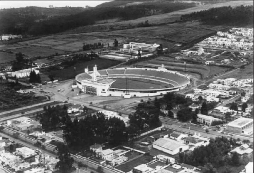 quito_antano's tweet photo. El 25 de noviembre de 1951 se inauguró el 🏟️#OlímpicoAtahualpa de #Quito. Escenario deportivo llenó de historia. En este lugar #Ecuador logró clasificar su primer Mundial; #Pelé jugó con el Santos ante Aucas en 1960; #Maradona presente como jugador y DT. ¿Ustedes qué recuerdan? https://t.co/IjYrtYiWxA