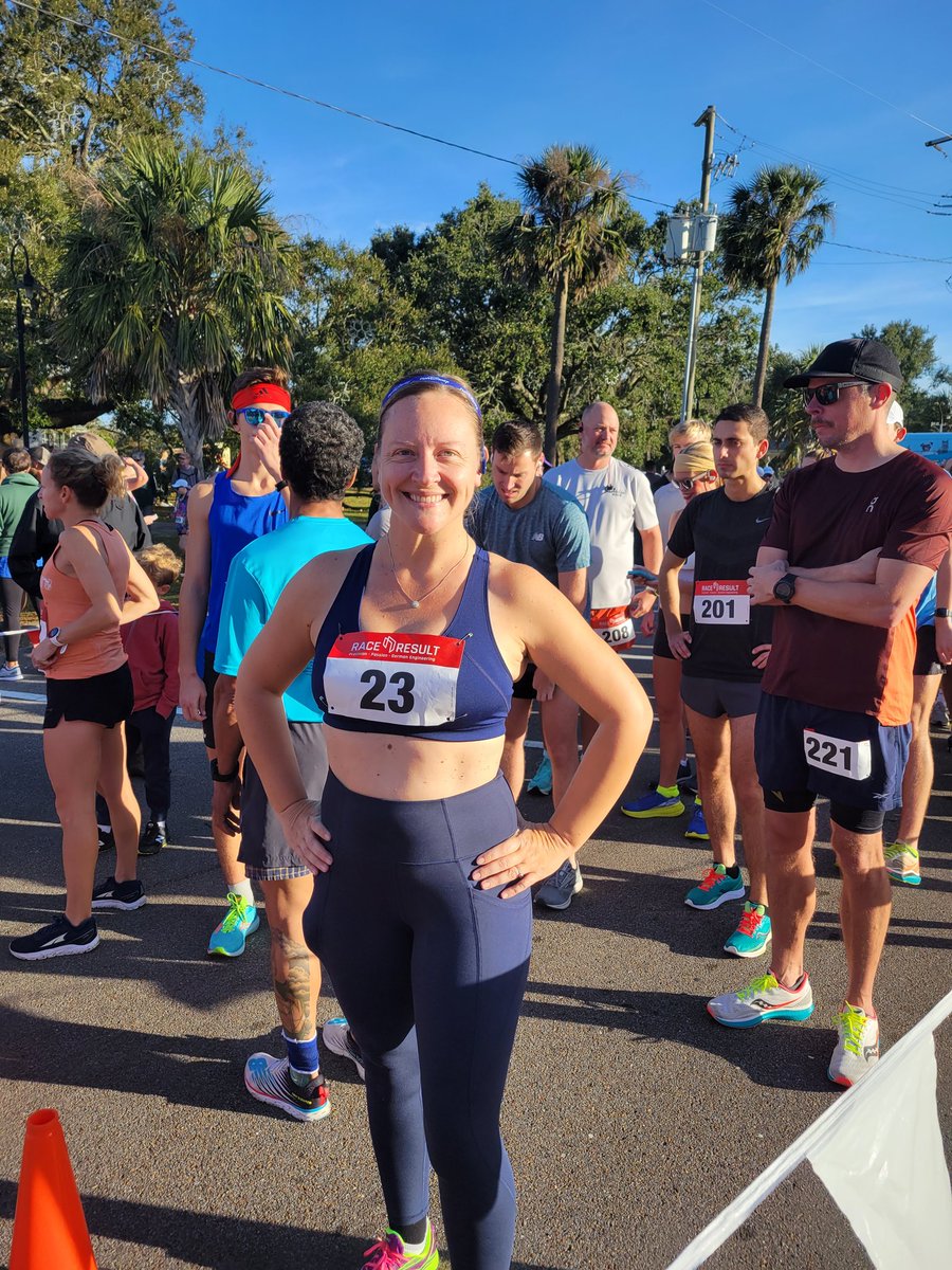 reatha_music's tweet photo. On Thanksgiving I run 5k's. Anyone else? Happy Thanksgiving!! #reathapitmanmusic #run #Thanksgiving #turkeytrot #5k #runningmusician  #runnergirl #runningmomma #runner #fitness #fitmusician #countrymusic #countrymusicartist #musicianlife #music #indie #indieartist #indiemusician https://t.co/5bH9Ulg94o