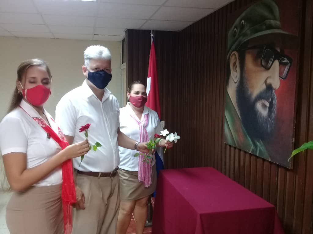 keniatinguily's tweet photo. Nuestro eterno e invicto Comandante en jefe #Fidel fue enaltecido en un matutino especial en #BandecGranma  , Ya no es solo de los campos fértiles de Birán, se multiplica en las vidas de cada cubano con más sueños y esperanzas. #FidelPorSiempre #EternoCaguairan #FidelVive https://t.co/KiutncpiXz