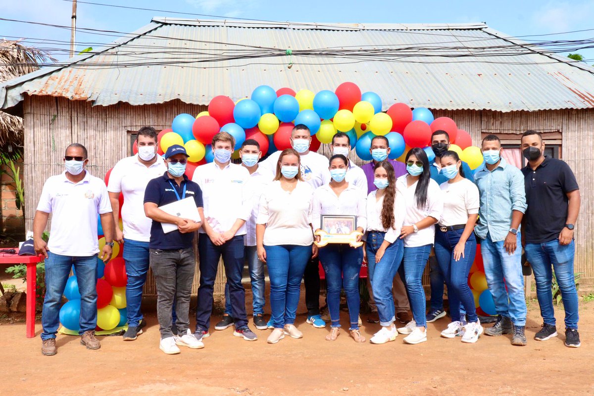 Minvivienda's tweet photo. Un equipo de @Minvivienda, la @GobCordoba_, la @ayapelalcaldia, y la Fundación #Clayma15 visitaron la familia de Arelis Payares, uno de los hogares beneficiados que mejoraron su calidad de vida gracias a las intervenciones de #CasaDignaVidaDigna #MinviviendaContigo https://t.co/HVldWbh7pQ