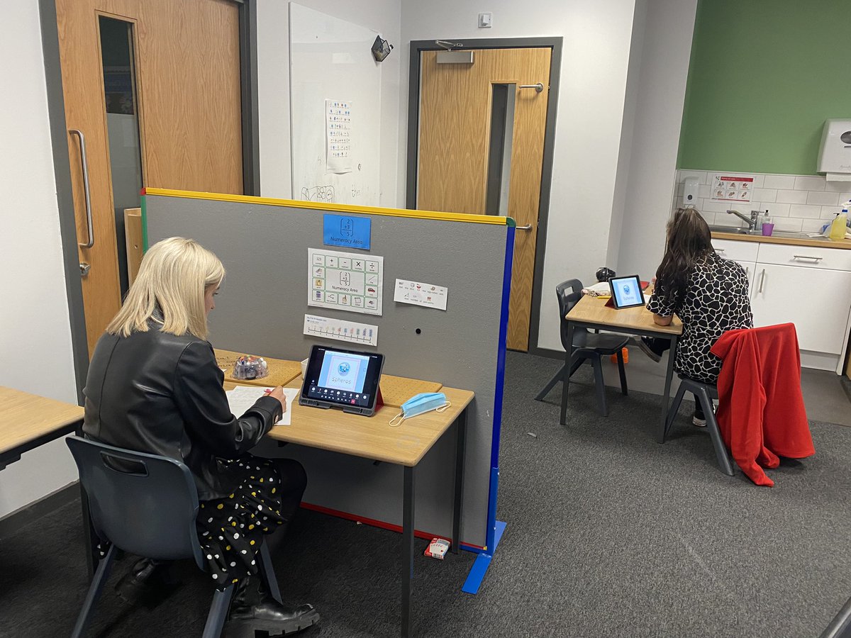 Miss Lindsay and Miss Capanni are leading this evening’s Digital Session.  They are currently sharing their Book Creators on how to use Spheros and Beebots! <a href="/DL_for_All/">Digital Learning for ALL</a> <a href="/GlasgowRTC/">GlasgowRTC</a>