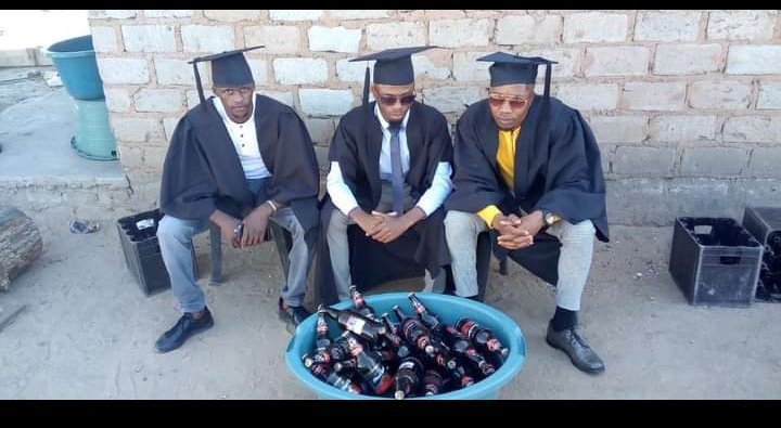 Kingthabiso_'s tweet photo. A rare picture of sphuza ama Quartz siPassa amaCourse
#Markhams
#Nthabi https://t.co/7P67HuduZ0