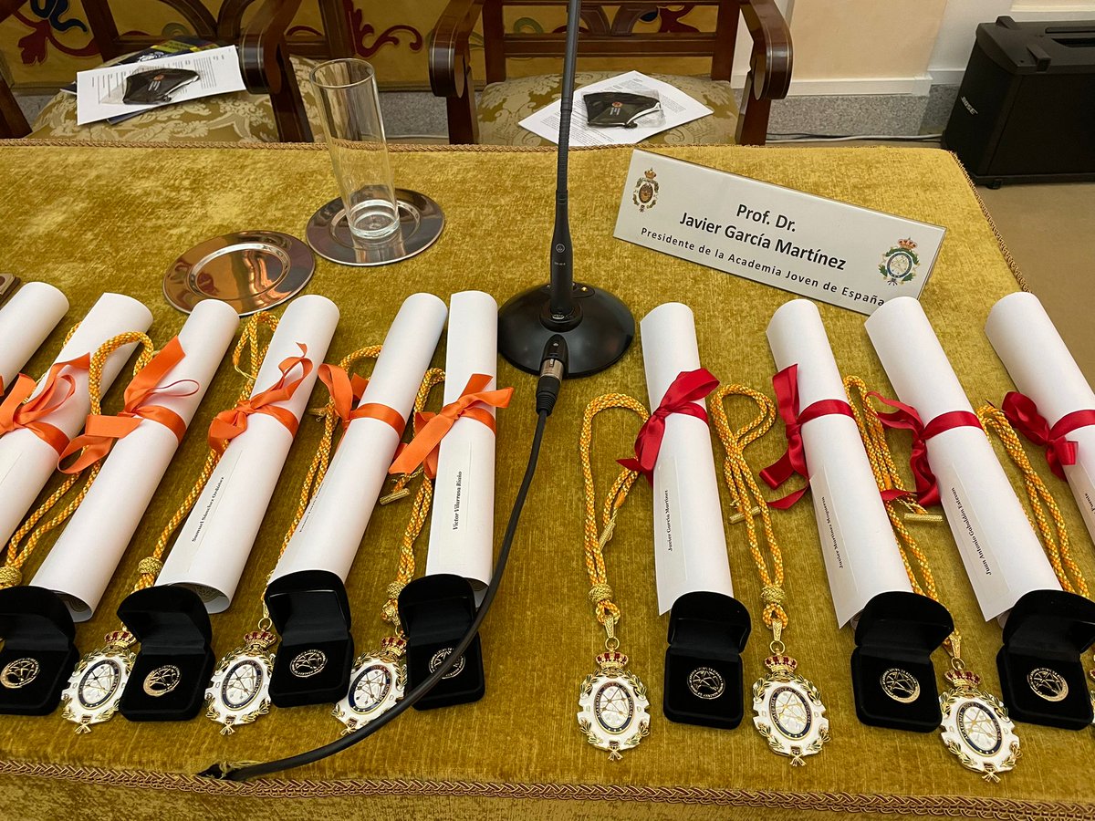Academia Joven de España (@academia_joven) on Twitter photo 🎖Comienza la solemne sesión de imposición de medallas de la Academia Joven de España, en <a href="/RANFarmacia/">Real Academia Nacional de Farmacia</a>.
Puedes seguirlo por nuestro canal:
🔴 youtube.com/watch?v=UbnMEa…
#MedallasAJE21 #AcademiaJoven21 🎖Comienza la solemne sesión de imposición de medallas de la Academia Joven de España, en <a href="/RANFarmacia/">Real Academia Nacional de Farmacia</a>.
Puedes seguirlo por nuestro canal:
🔴 youtube.com/watch?v=UbnMEa…
#MedallasAJE21 #AcademiaJoven21