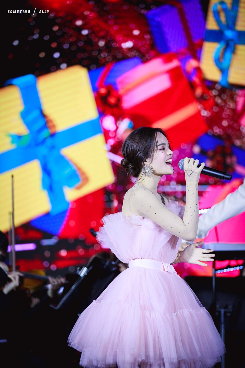 SometimePhoto's tweet photo. 🤍 🎄

#2 

#ALLY #ALLYsONLY #sometimephoto 
#HowToLove #NoMatterWhatIDo
#411music #411ent
#allynitibhon #ซัมไทม์ถ่าย https://t.co/2CWy5R5jBL