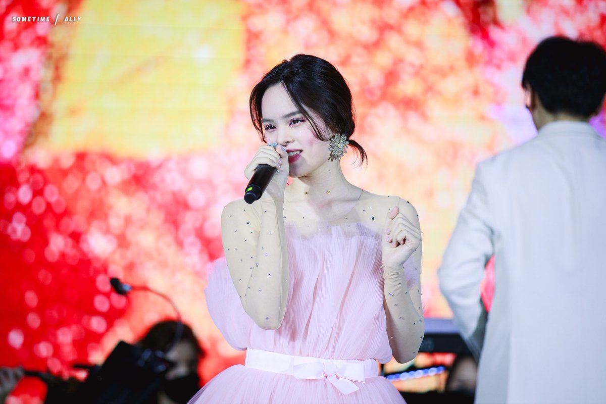 SometimePhoto's tweet photo. 🤍 🎄

#2 

#ALLY #ALLYsONLY #sometimephoto 
#HowToLove #NoMatterWhatIDo
#411music #411ent
#allynitibhon #ซัมไทม์ถ่าย https://t.co/2CWy5R5jBL