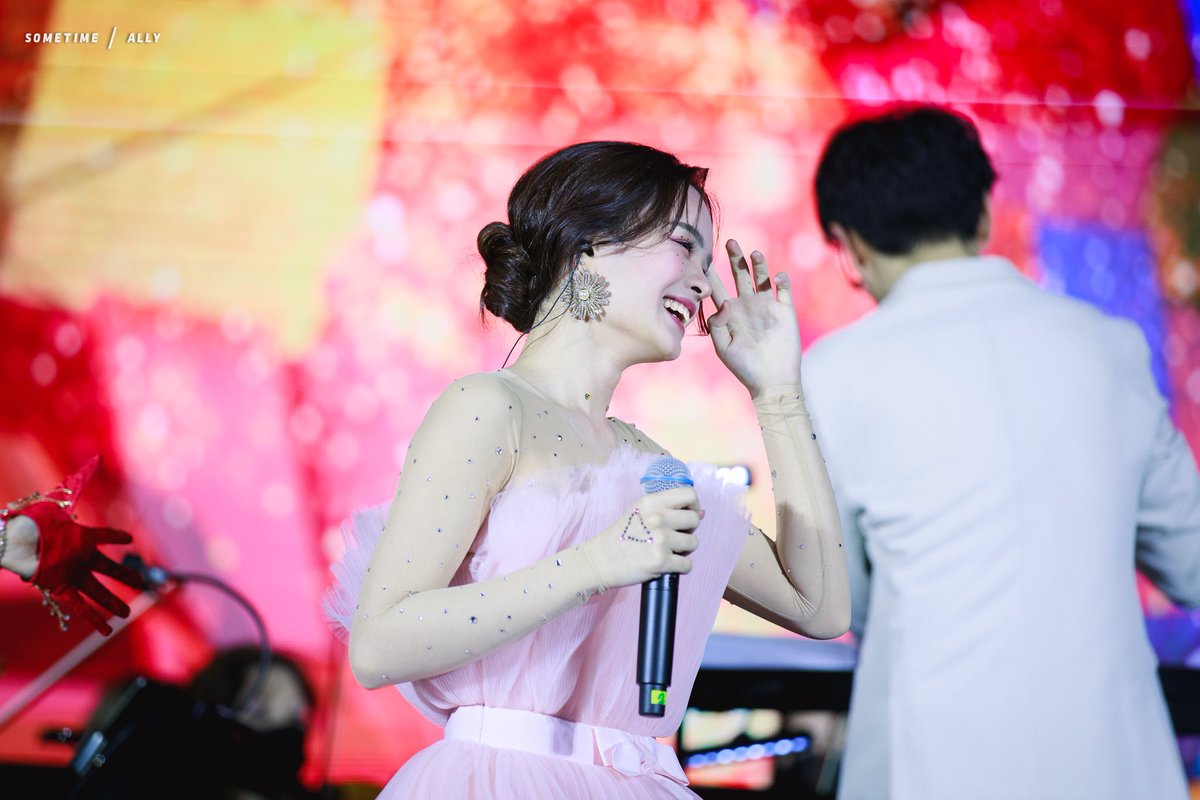SometimePhoto's tweet photo. 🤍 🎄

#2 

#ALLY #ALLYsONLY #sometimephoto 
#HowToLove #NoMatterWhatIDo
#411music #411ent
#allynitibhon #ซัมไทม์ถ่าย https://t.co/2CWy5R5jBL