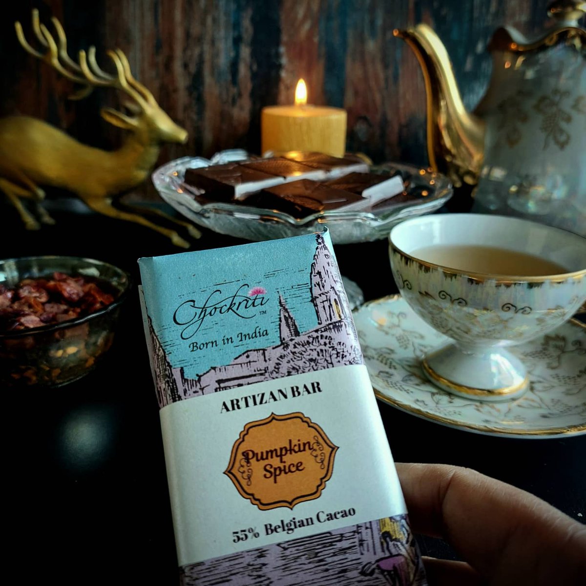 Chockriti's tweet photo. When it's Fall, &amp; #Thanksgiving, how can you not make this sweet #pumpkinspice  &amp; Cranberry treat to celebrate the #holiday!
This #chocolate is made with @davidsonsteas organic pumpkin spice #tea, sweet pumpkin &amp; tangy whole cranberries. #HappyThanksgiving https://t.co/WEhfTfFuzy