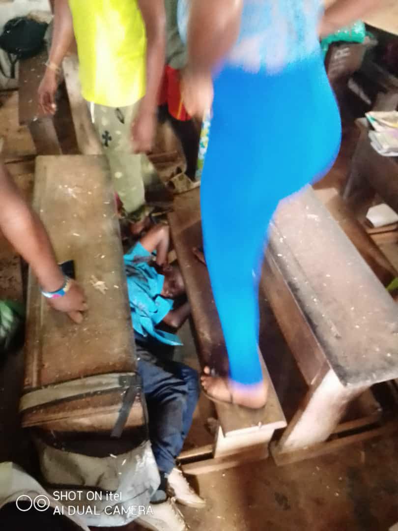 vicky_824's tweet photo. #FrenchCameroon #Military system of attacking and killing school children in #Ambazonia continues in Ekondo as #Americans prepare for thanksgiving. 😭Why is the world not stopping these baby killers.@Mo_IbrahimFdn @hrw  @BBC @antonioguterres 
 #ECOWAS #BlackLivesMatter
 @POTUS 👇🏾 https://t.co/cqQAuJUnlD