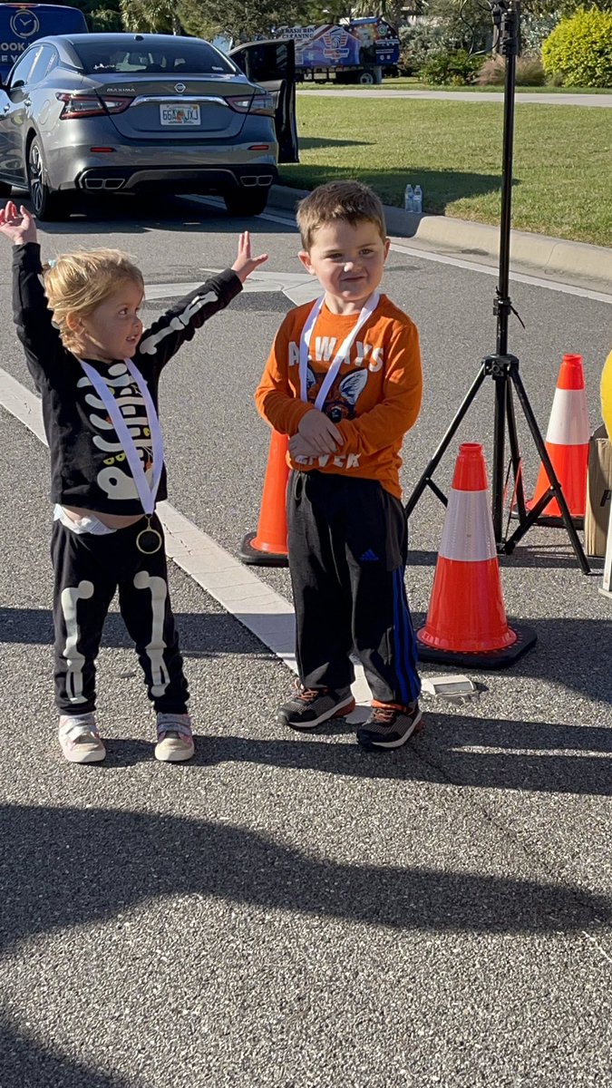 BHSCustard's tweet photo. We had so much fun at the @WatersetFL Turkey trot this morning supporting our community schools! @EastBayHS https://t.co/444PDVlBAV