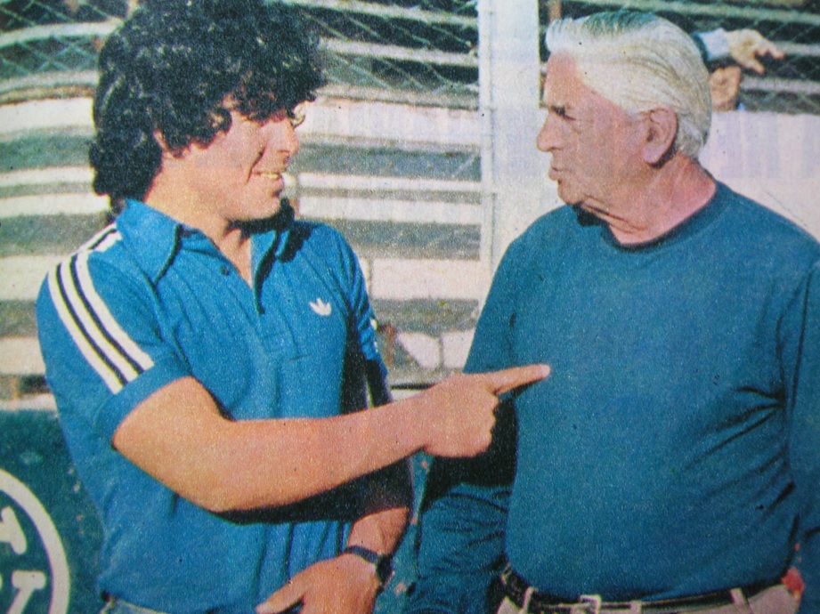 Diego junto a Victorio Spinetto. Año 1978. Una de las tantas imagenes del primer Maradona en este dia de recuerdo permanente a su persona.