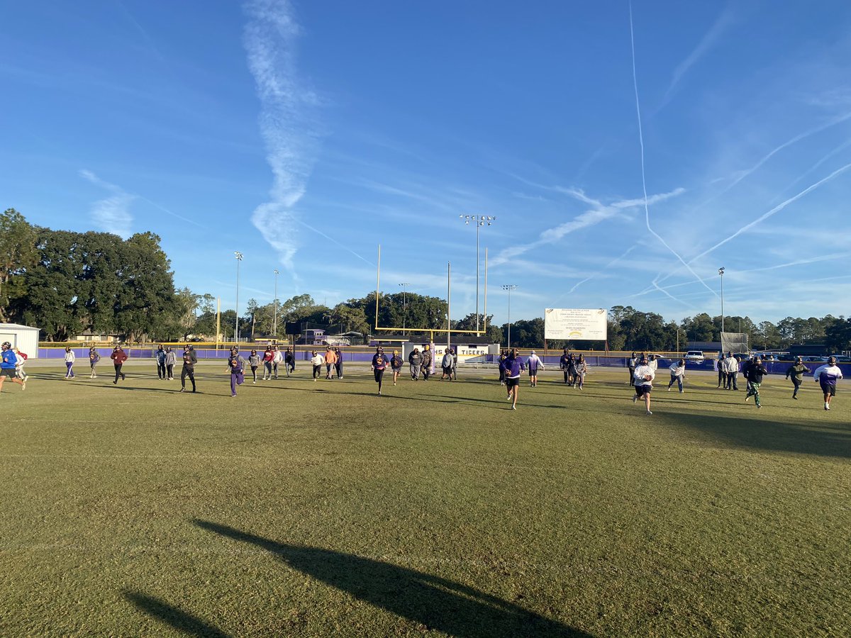 UCH_Football's tweet photo. Making it a Tradition, Thanksgiving practice and breakfast! Thanks to Rondell Huggins and Charles Howard for taking time to speak to the Tiger Family! #BBIB #THDB https://t.co/HnNjHTackM