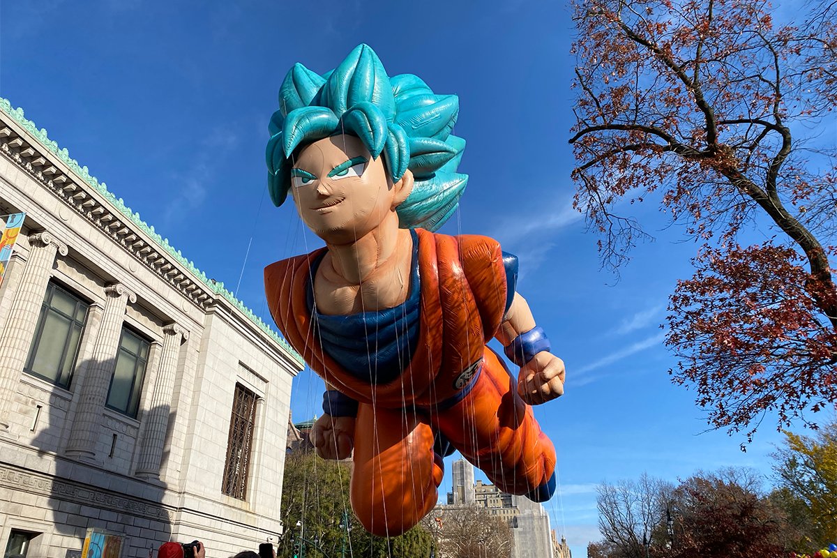 Macys's tweet photo. What we're saiyan is a pretty big deal...Check out @toeianimation's Goku balloon flying by right now! #MacysParade https://t.co/ORk4PprkMG