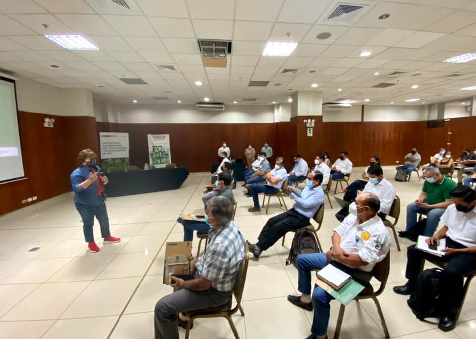 OsinforPeru's tweet photo. 🔴#AHORA en Pucallpa, ante autoridades y actores vinculados al sector forestal, el #OSINFOR presenta las mejoras realizadas al Sistema de Información Gerencial - #SIGOsfc. La jefa del #OSINFOR, indicó que estas mejoras están orientadas a dar información de calidad y segura. https://t.co/6FoxAH2VZT