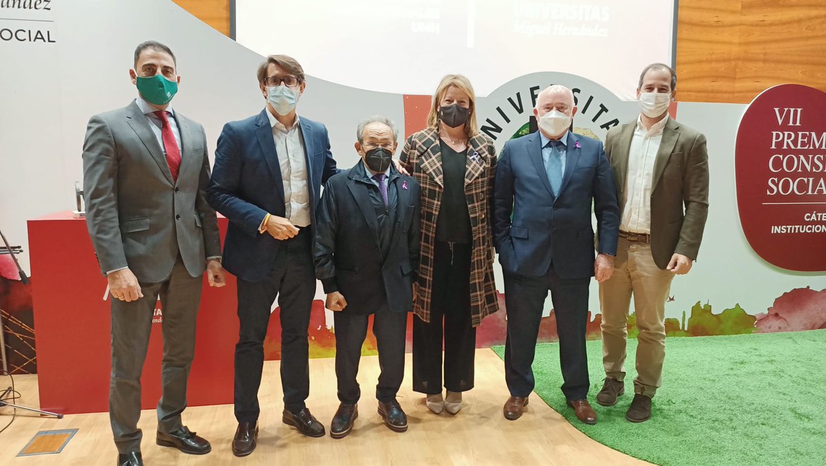 AparicioDamaso's tweet photo. Ha sido un honor recoger en nombre del @AytoOrihuela el premio del Consejo Social de la @UniversidadMH por la mejora y conservación de nuestro Palmeral.
Gracias a la cátedra Palmeral d'Elx por este reconocimiento.
#TodoPorOrihuela
#EstoFunciona https://t.co/v8IqEOSqlR