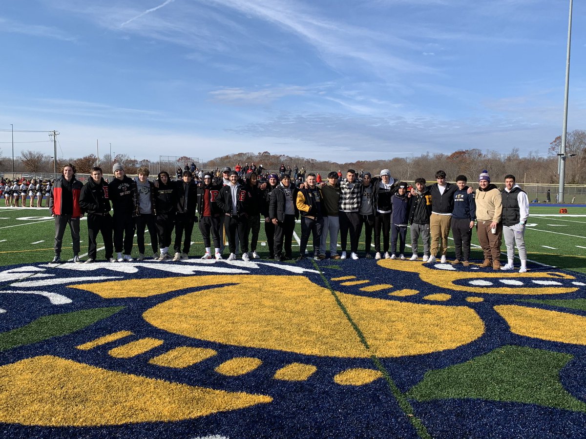 A huge thank you to <a href="/EHavenAthletics/">East Haven AD</a> for their special halftime recognition of all the Senior Football Players in the 2020 class who did not have a chance to play their final season. Well done! 🏈🦃🏆<a href="/SCCcommissioner/">Al Carbone, SCC Commissioner</a>