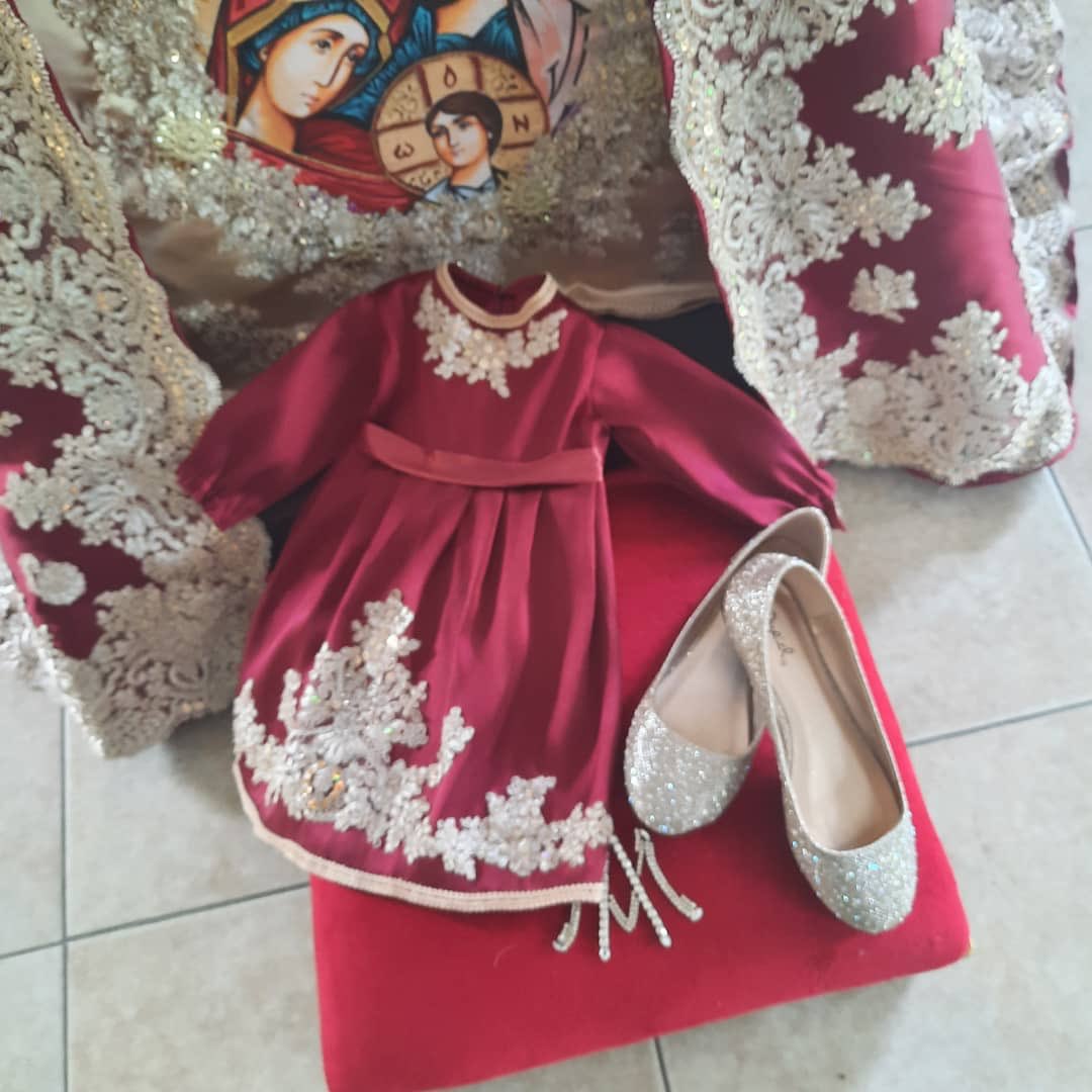 luisferheroch's tweet photo. Este es el traje y manto que lucirá La Divina Pastora el próximo 5 de enero en su bajada. En color vinotinto y beige en celebración de los años de la familia y San José. https://t.co/BZdGX2Lpyl