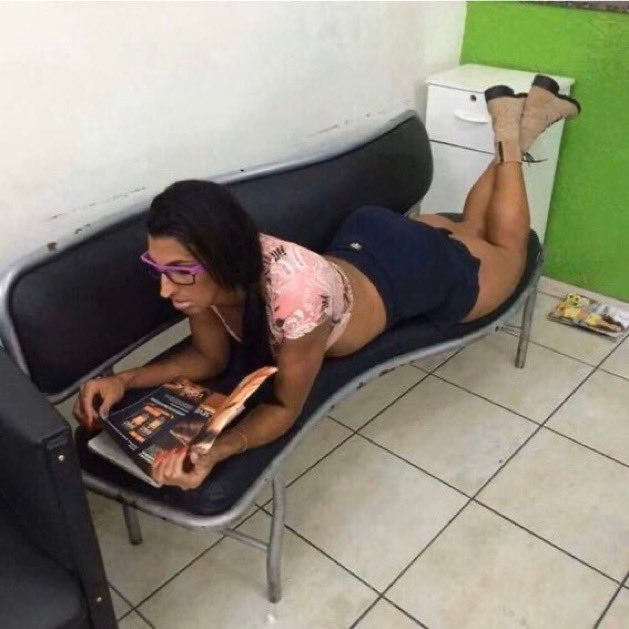 ParceiraDoAz's tweet photo. "Não sei como você consegue ler com esse barulho"

Eu literalmente em qualquer lugar: https://t.co/DQWin1dtgD
