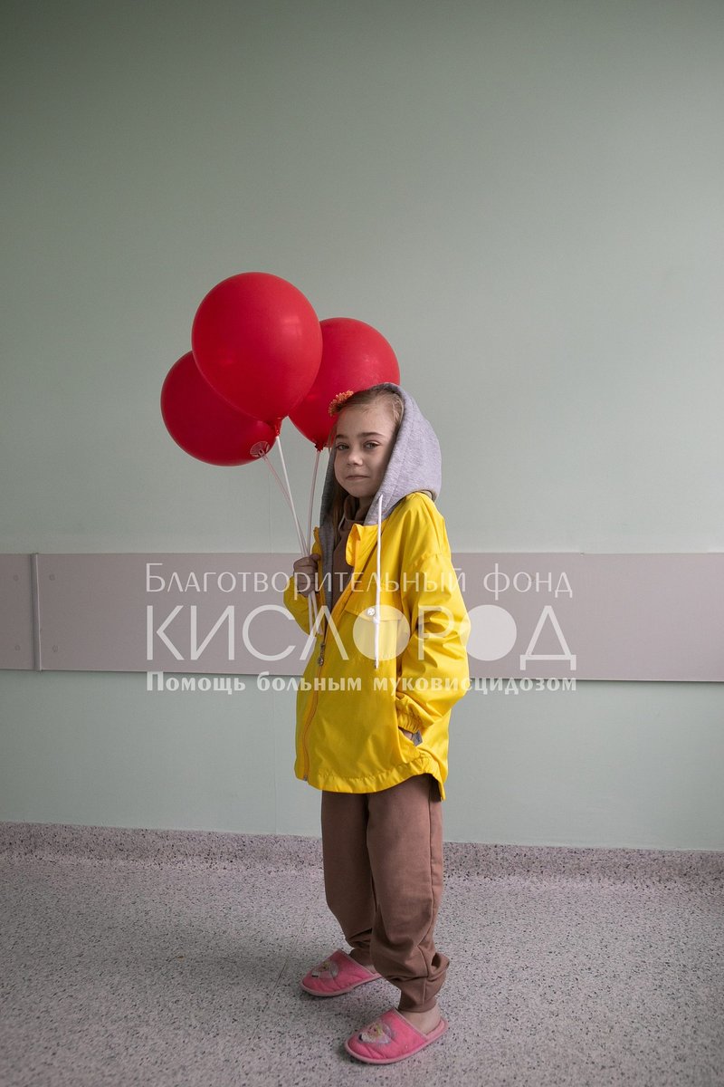 lentaruofficial's tweet photo. Тяжелобольная девочка, которой должен был помочь Минздрав, умерла без лекарств. Нижегородский суд обязал местный Минздрав закупить ей дорогостоящее лекарство, помогающее при заболевании лёгких.

После решения суда прошло два месяца, но девочка препарата так и не дождалась https://t.co/isugth4jrG