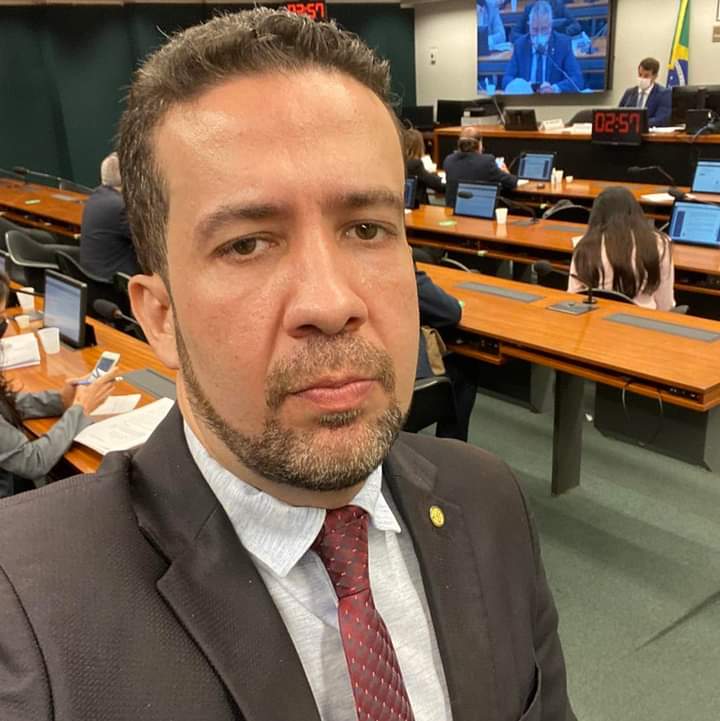 Clima tenso por aqui! MP que acaba com o auxílio emergencial e com o bolsa família está na pauta! Não vou recuar, vou lutar ao lado de vocês até o final! O povo exige os R$ 600,00 para TODOS que estão em situação difícil! NINGUÉM ME COMPRA!