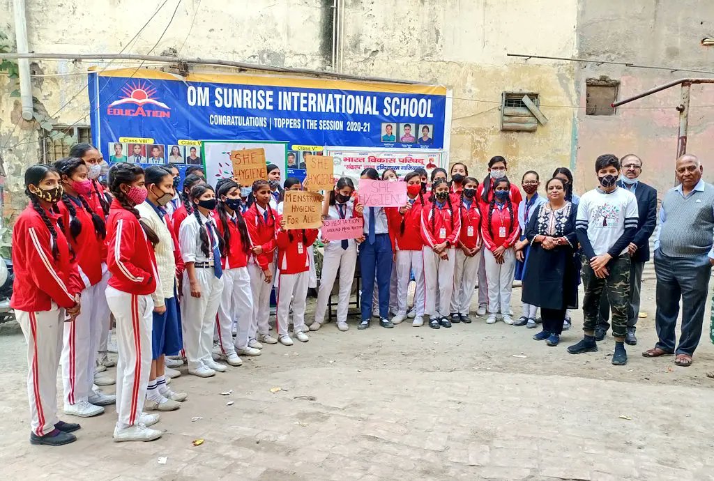 _WeRiseTogether's tweet photo. #SheHygiene #Drive13

#MenstrualHygiene is not a luxury, but a right of every woman &amp; girl.
 
#WeRiseTogether
 team distributed  compostable #SanitaryPads to 123 deprived girls.

#periodPoverty https://t.co/TxRKyCnPGc