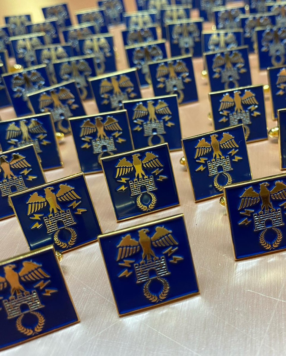 •Commissioned Cufflinks•

We have been extremely busy with Commissioned cufflinks and lapels this year in the lead up to Christmas 🎄

#militarymasterpiecesltd #commissioned #commissionedcufflinks  #cufflinks #lapels #britisharmy #britishnavy #raf #royalmarines