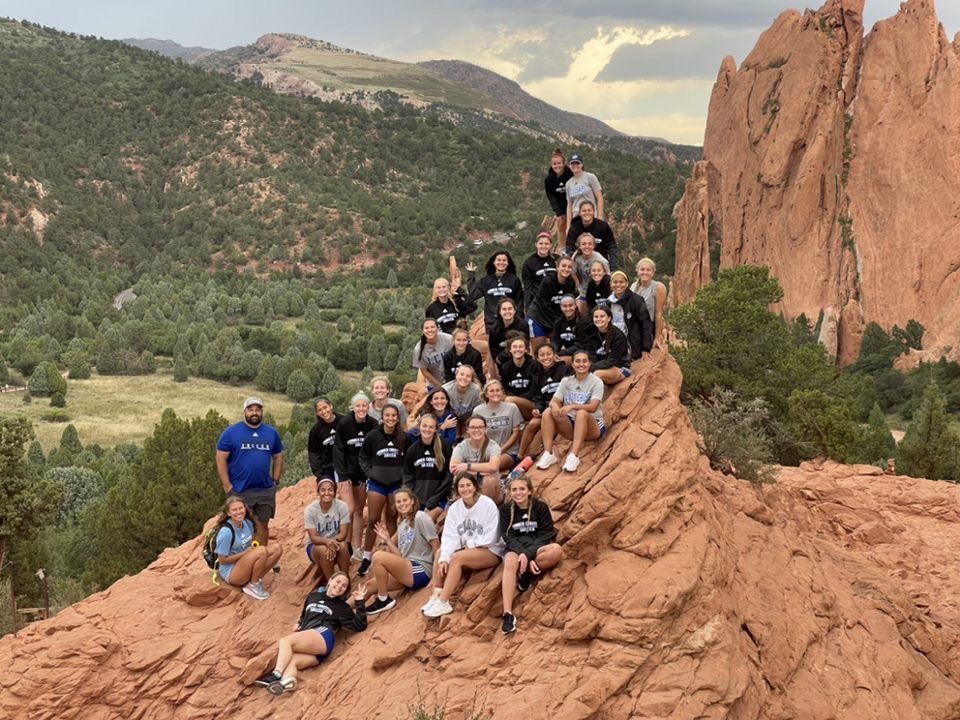 LCUSoccer's tweet photo. Happy Thanksgiving from our family to yours!! 👌 https://t.co/PTEHCEPqHD