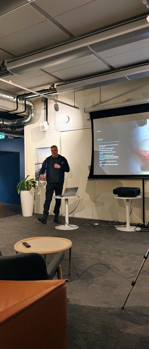 Today's event is progressing nicely with <a href="/jn1974/">Jani Nevalainen</a> sharing how cute #BicepLang is 😻