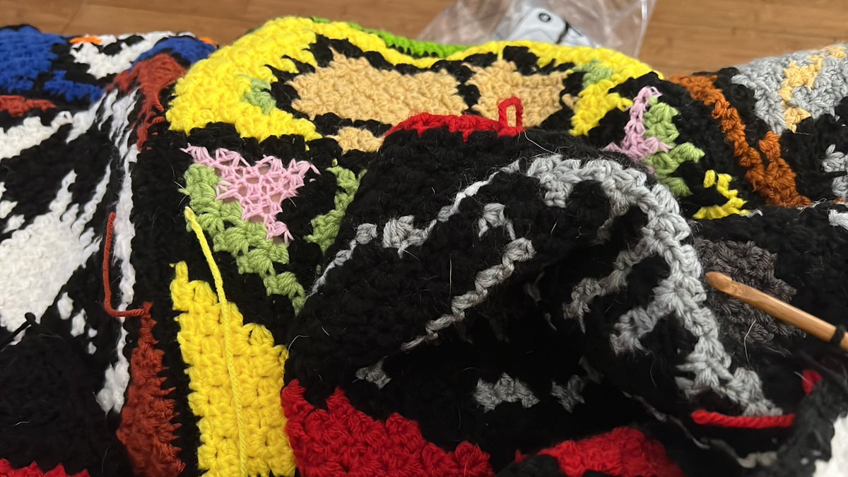 TheModernGranny's tweet photo. Putting on the last 3 squares today. Then I’ll put a border on it. Then I’ll weave in the ends and it will be done!!!!!
#StarWars #Afghan #graphgan #crochettwitter #crochet #crochetChristmas #moderncrochetgranny https://t.co/K5Em7NvbGH